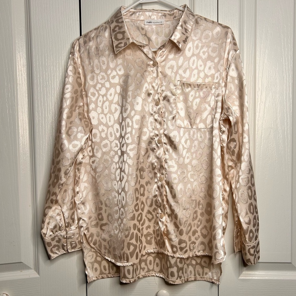 Makk Fashion Women’s Relaxed Apricot Collared‎ Button Down Top Size Small Hi Low
